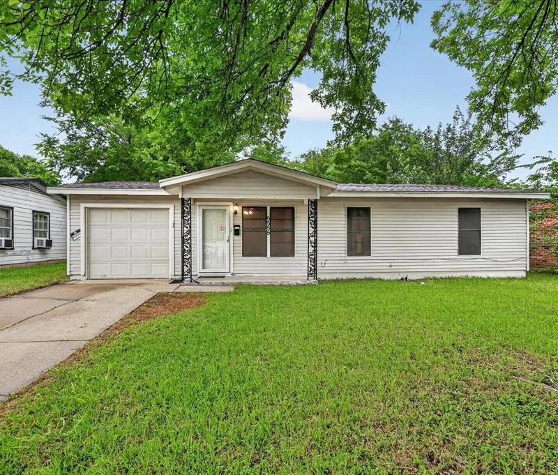 5555 Pinson Street, Fort Worth TX 76119