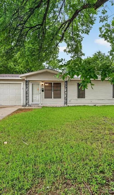 5555 Pinson Street, Fort Worth TX 76119 - Photo 2