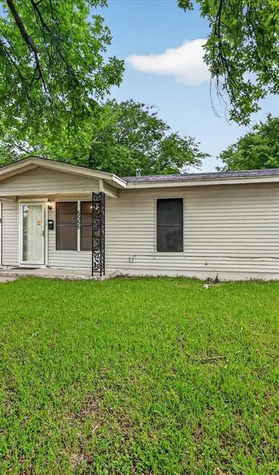 5555 Pinson Street, Fort Worth TX 76119 - Photo 3