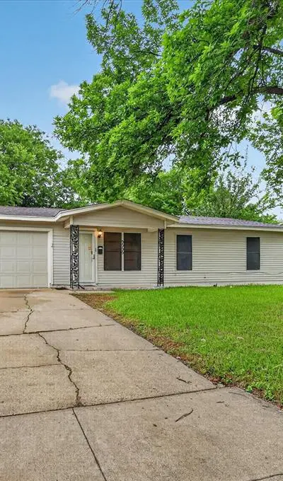 5555 Pinson Street, Fort Worth TX 76119 - Photo 4