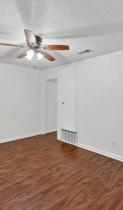 5555 Pinson Street, Fort Worth TX 76119 - Photo 5