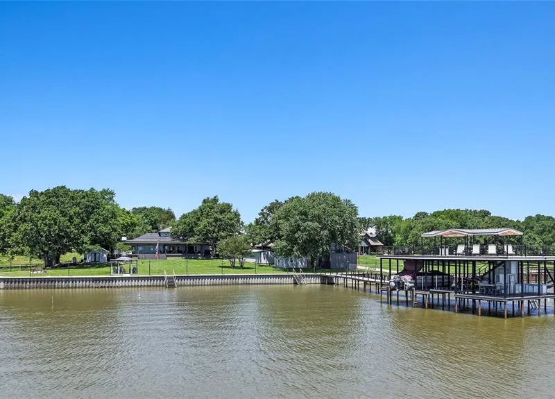 1301 Oak Hill Drive, Kemp TX 75143