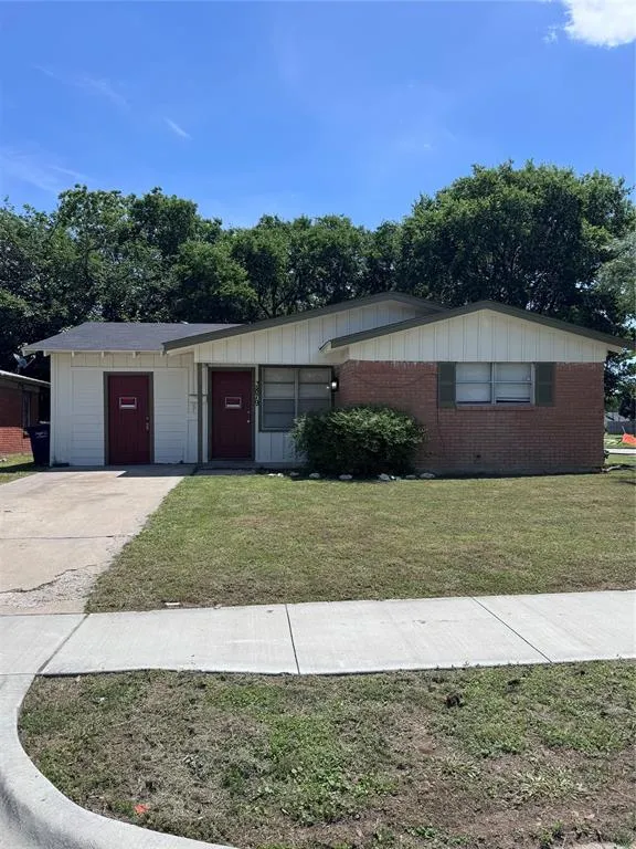 3879 Freddie Street, Fort Worth TX 76119