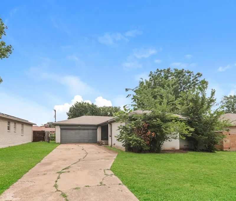 1718 Joan Drive, Dallas TX 75217