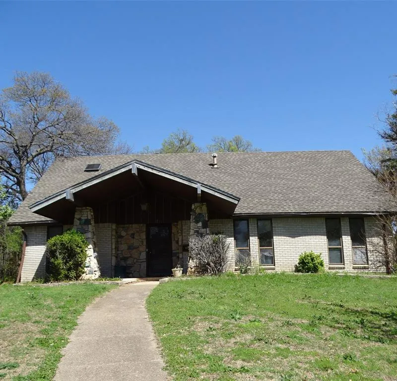 815 Wood River Road, Dallas TX 75232
