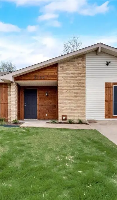 2122 Foxcroft Lane, Arlington TX 76014 - Photo 2