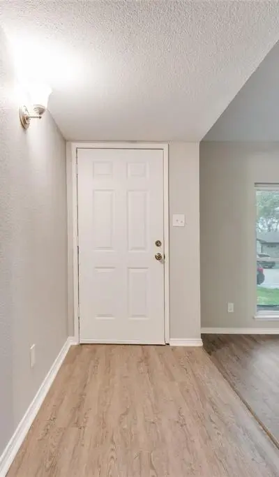2122 Foxcroft Lane, Arlington TX 76014 - Photo 3