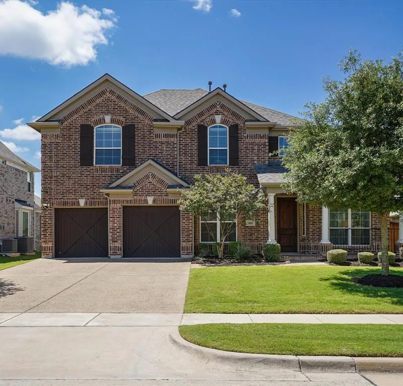 2827 Mariposa Drive, Grand Prairie TX 75054