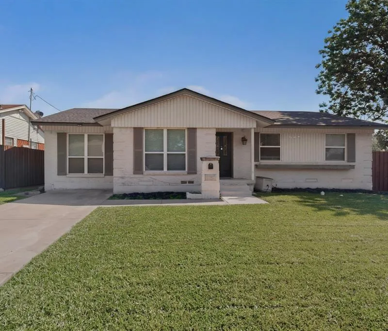 2302 Lagoon Drive, Mesquite TX 75150