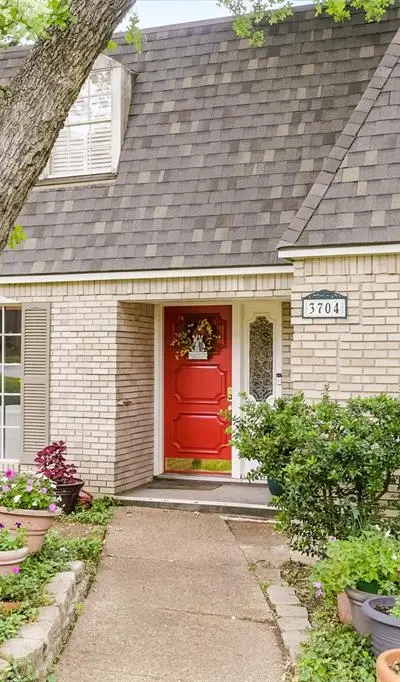 3704 Lynnwood Drive, Arlington TX 76013 - Photo 3