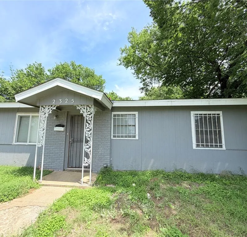2325 Felder Lane, Fort Worth TX 76112