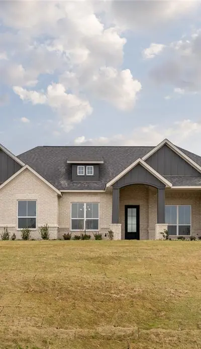 700 Burr Oak Lane, Weatherford TX 76085