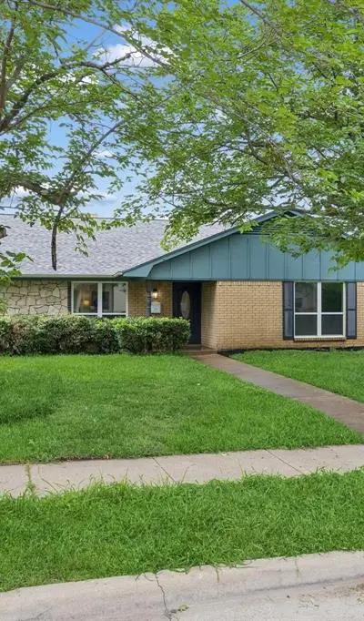 2524 Glen Lea Drive, Irving TX 75062 - Photo 3