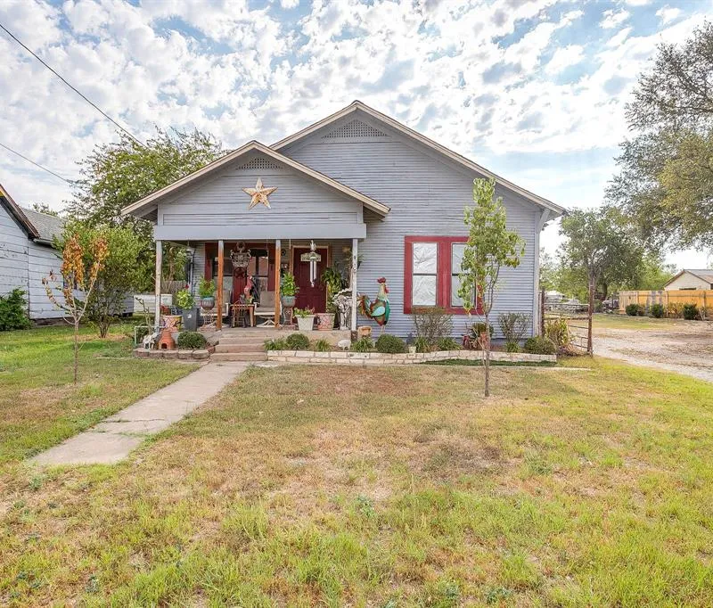 905 6th Avenue SE, Mineral Wells TX 76067