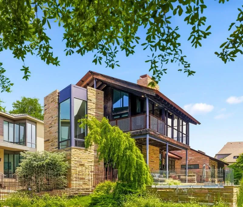 20 Vanguard Way, Dallas TX 75243