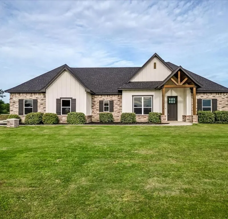 1040 Pioneer Crossing, Weatherford TX 76088
