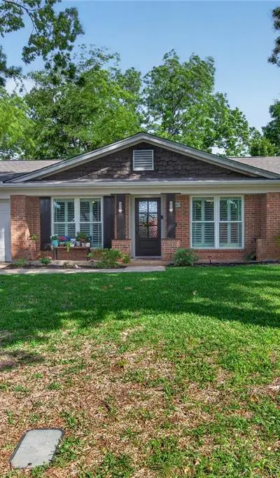 1917 Mesquite Trail, Hurst TX 76054