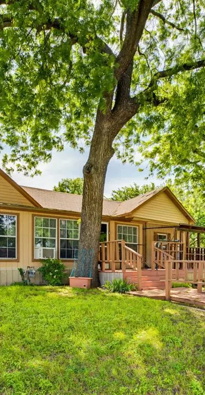 601 S Miller Street, Decatur TX 76234 - Photo 2
