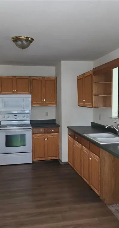 108 S Florence Street, Tioga TX 76271 - Photo 2