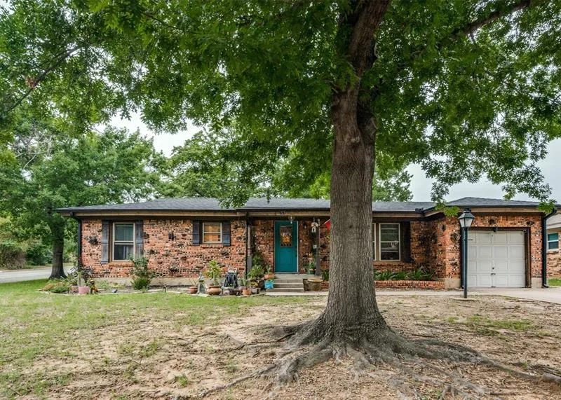 727 Norwood Drive, Hurst TX 76053