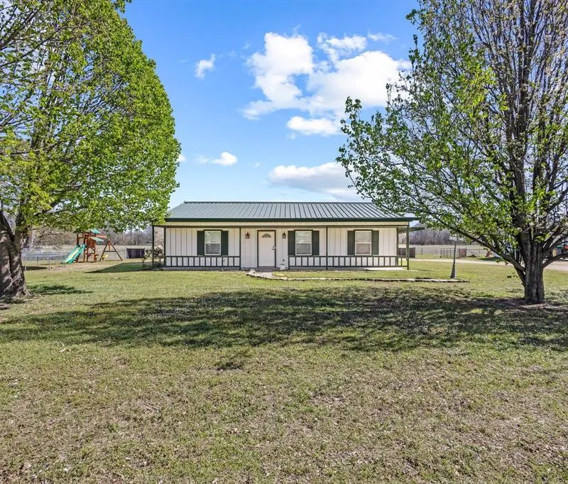 521 County Road 15100, Blossom TX 75416