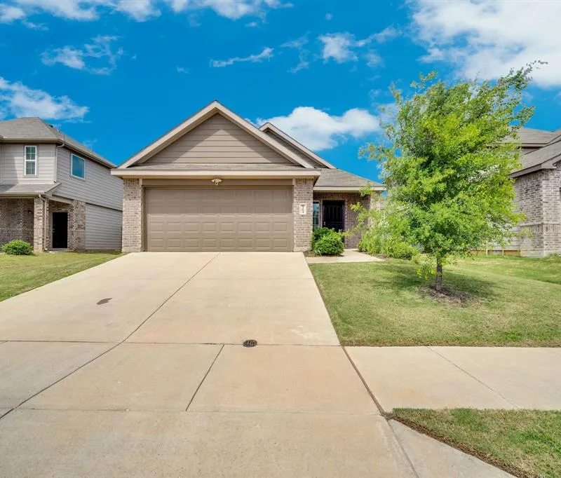 8304 White Pine Drive, Fort Worth TX 76123