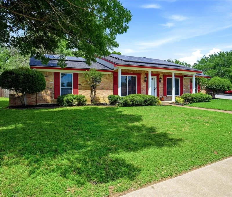 853 Spring Lake Drive, Bedford TX 76021