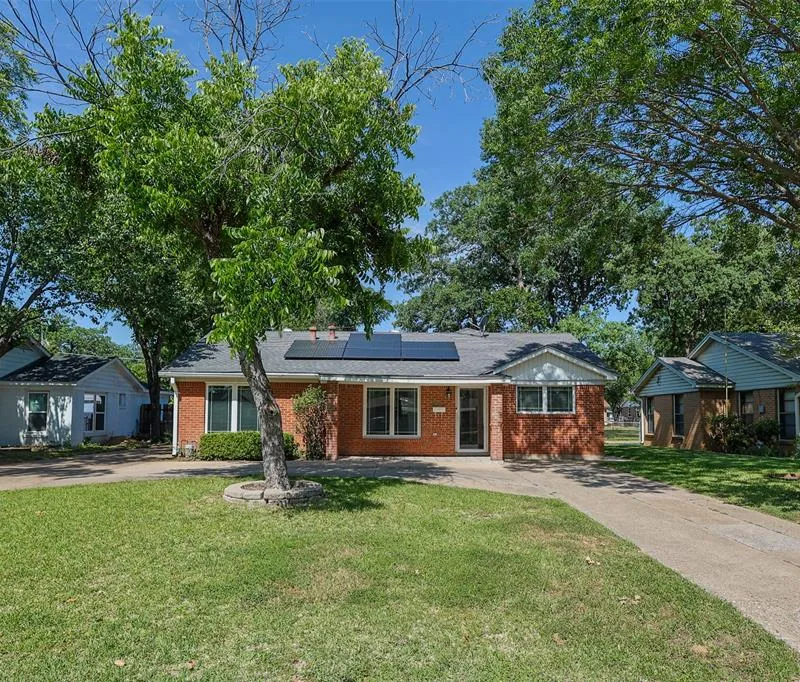 733 Thersa Drive, River Oaks TX 76114
