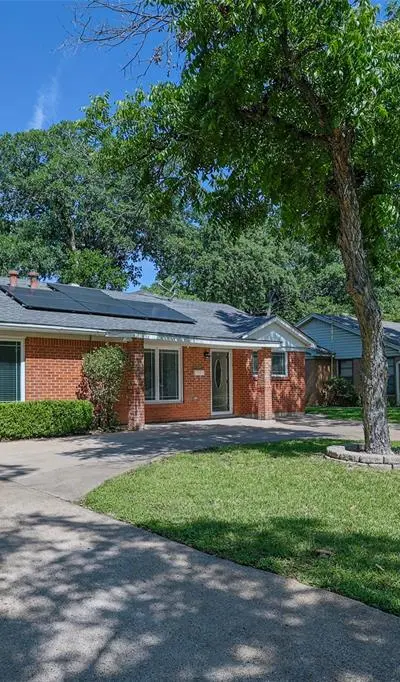 733 Thersa Drive, River Oaks TX 76114 - Photo 3