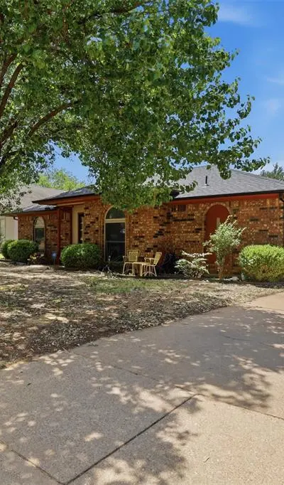 4214 Windhurst Drive, Arlington TX 76015 - Photo 3