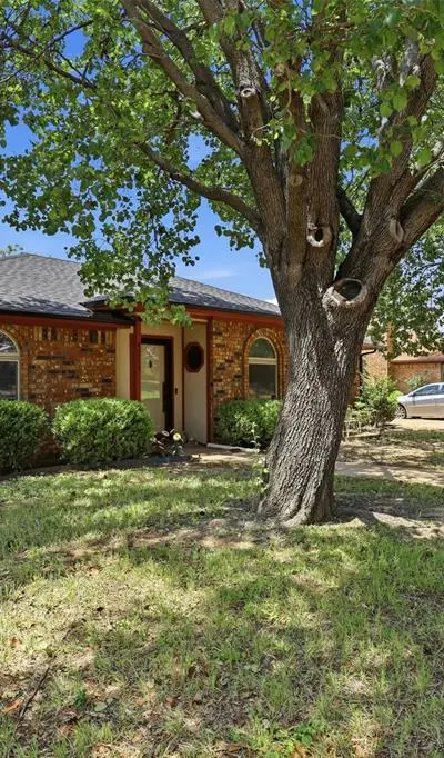 4214 Windhurst Drive, Arlington TX 76015 - Photo 4
