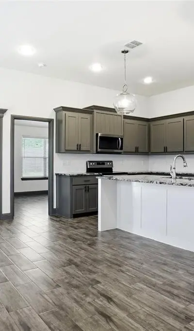 210 Clover Circle, Weatherford TX 76086 - Photo 2