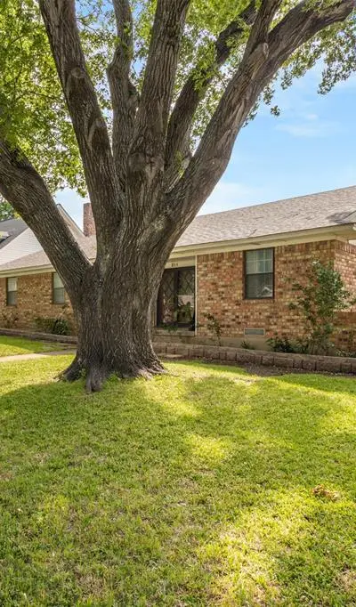 214 S Alexander Avenue, Duncanville TX 75116 - Photo 2