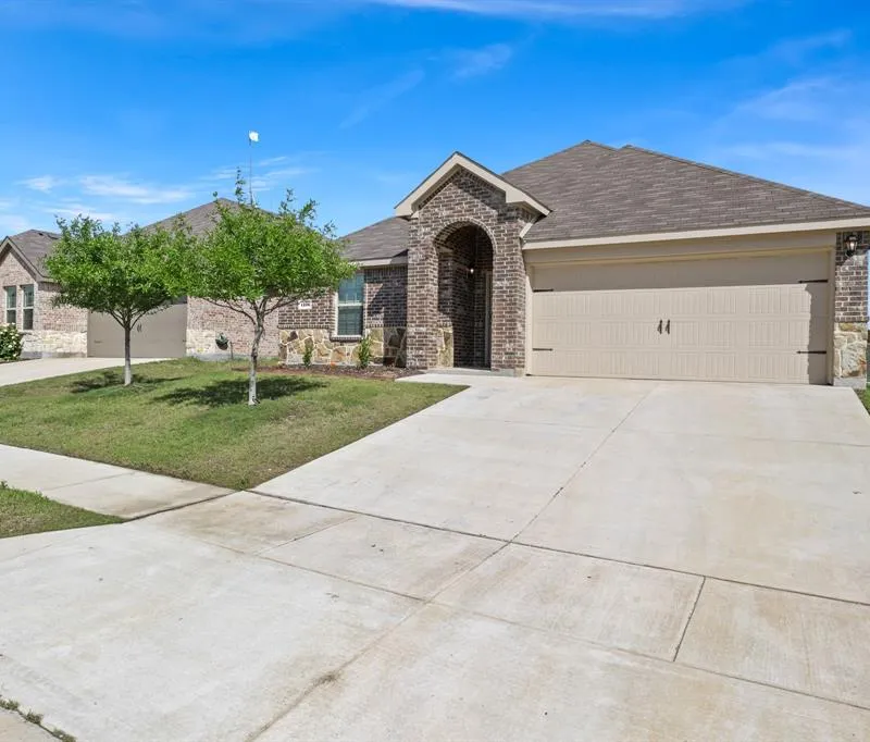 1206 Grand View Drive, Ennis TX 75119