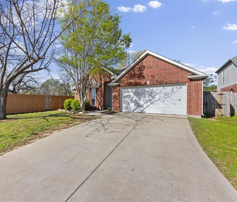 814 Lake Bluff Drive, Lake Dallas TX 75065