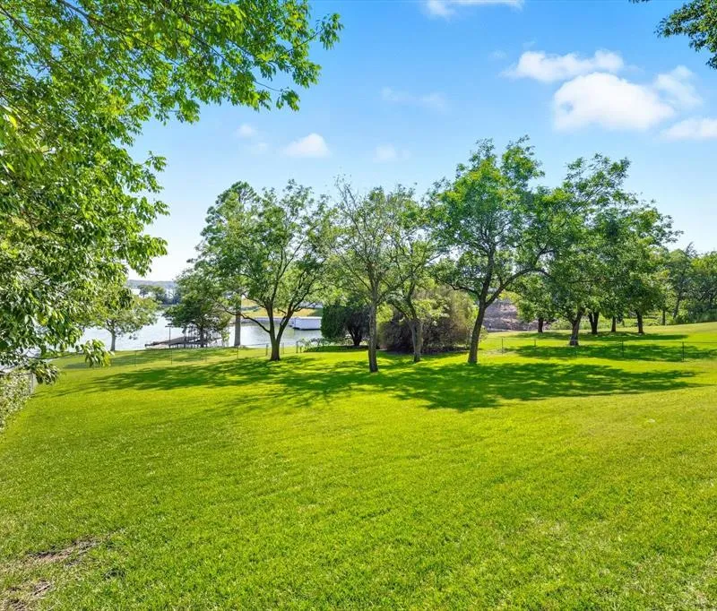 80 Bayside Circle, Gainesville TX 76240