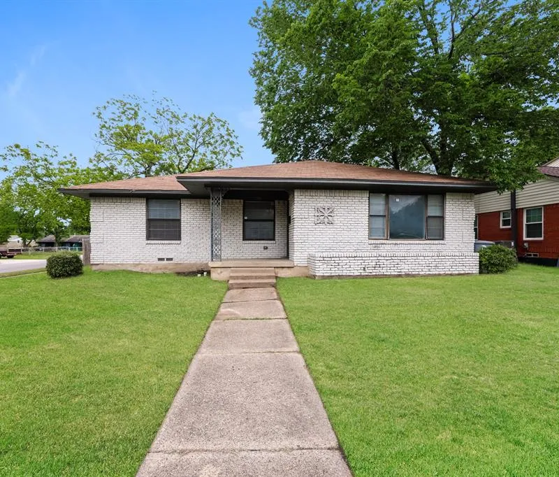 1905 Houghton Road, Dallas TX 75217