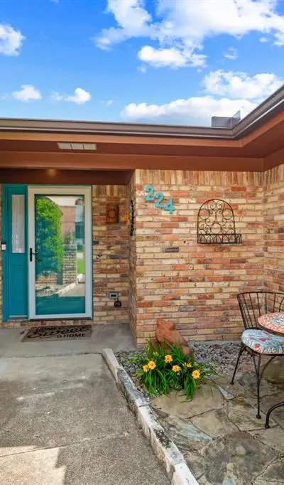 224 Overcrest Drive, Benbrook TX 76126 - Photo 4