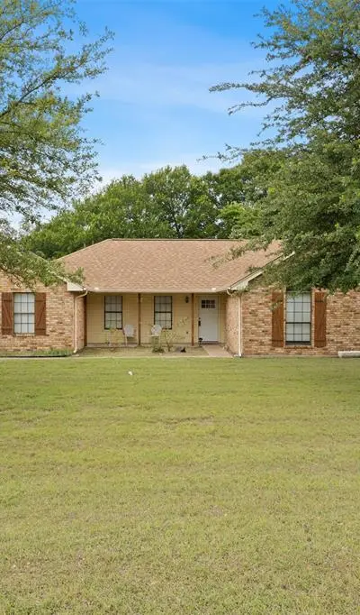 607 Lark Lane, Oak Leaf TX 75154