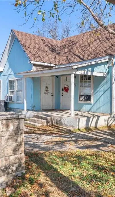 109 N Kouns Street, Cleburne TX 76031