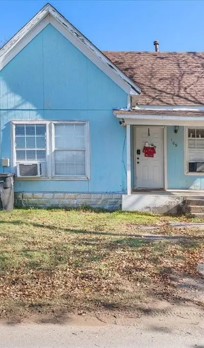 109 N Kouns Street, Cleburne TX 76031 - Photo 2