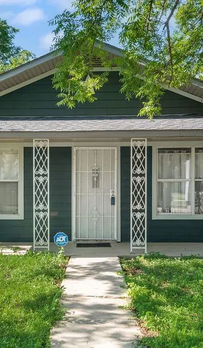 921 E Annie Street, Fort Worth TX 76104