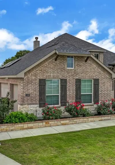 1036 Northern Oaks Court, Springtown TX 76082 - Photo 2