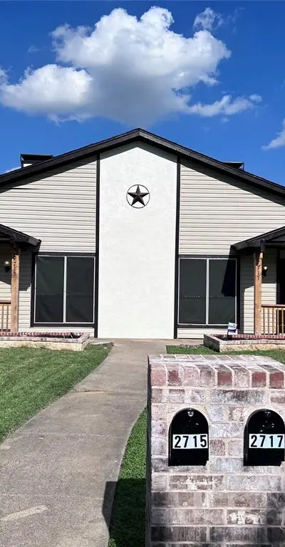2715/2717 Parkchester Drive, Arlington TX 76015