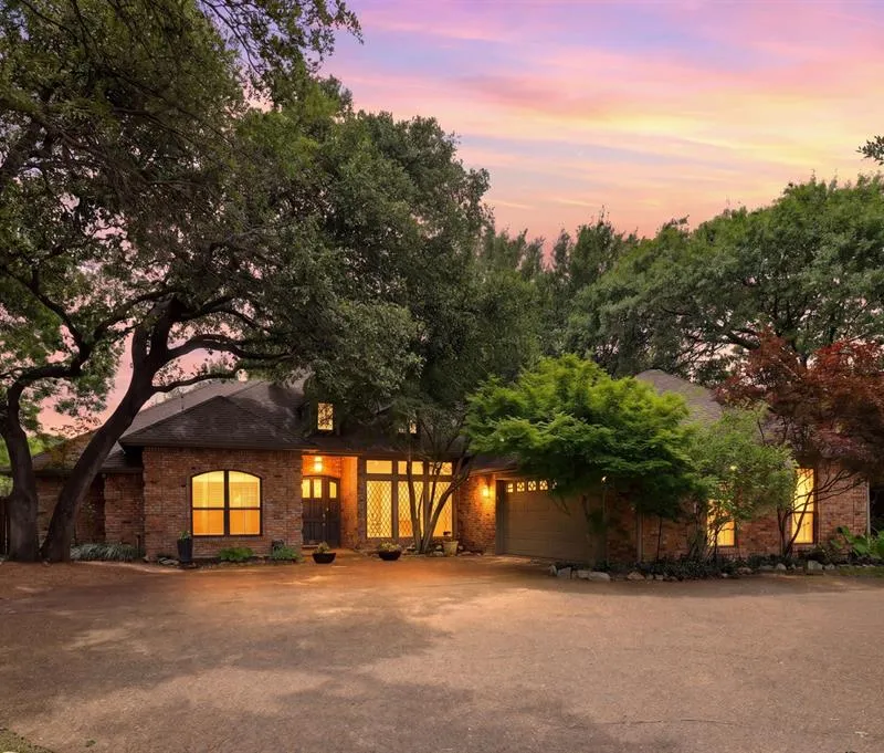 8710 Sanshire Avenue, Dallas TX 75231