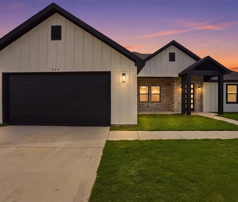 544 Highview Court, Godley TX 76044