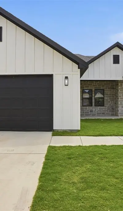 544 Highview Court, Godley TX 76044 - Photo 2