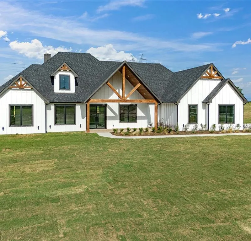 108 Bear Cat Court, Alvord TX 76225