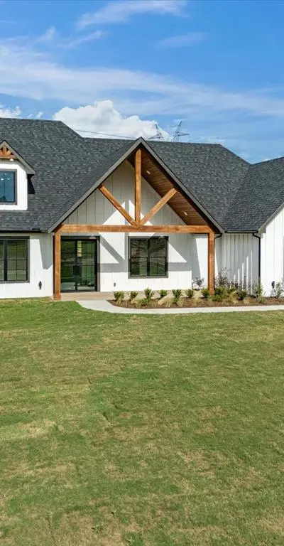 108 Bear Cat Court, Alvord TX 76225