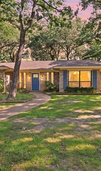 2108 Edgewood Court, Arlington TX 76013